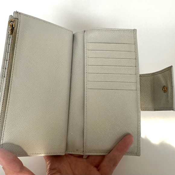 ๐ฏ PRADA Logo Off-White Saffiano Leather Bifold Wallet on Chain - Picture 4 of 13